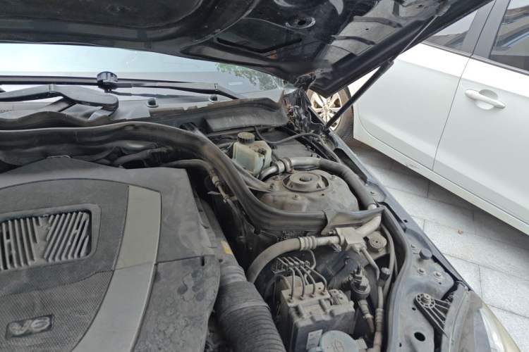 Used Mercedes-Benz E-Class 2012 E 300 L Fashion Model Engine Bay Left