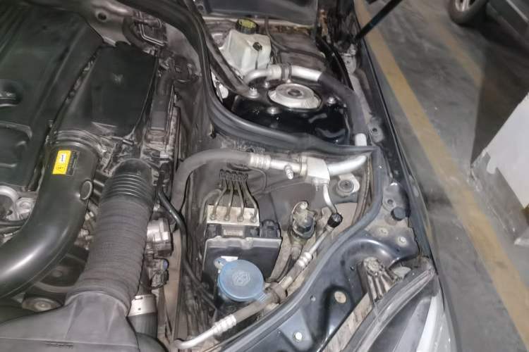 Used Mercedes-Benz E-Class 2012 E 200 L CGI Elegant Model Engine Bay Left