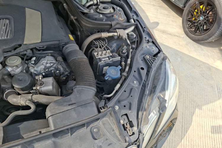 Used Mercedes-Benz E-Class 2012 E 300 L Elegant Model Engine Bay Left