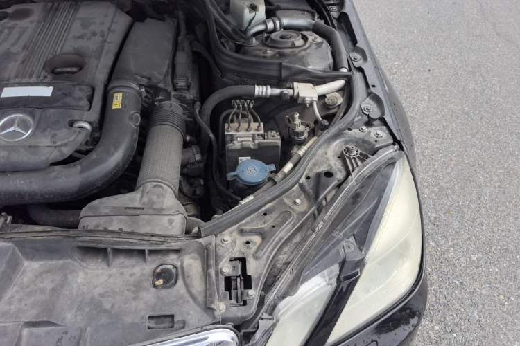 Used Mercedes-Benz E-Class 2012 E 260 L CGI Fashion Model Engine Bay Left