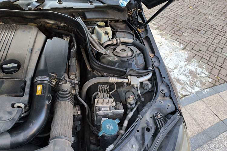 Used Mercedes-Benz E-Class 2012 E 200 L CGI Elegant Model Engine Bay Left
