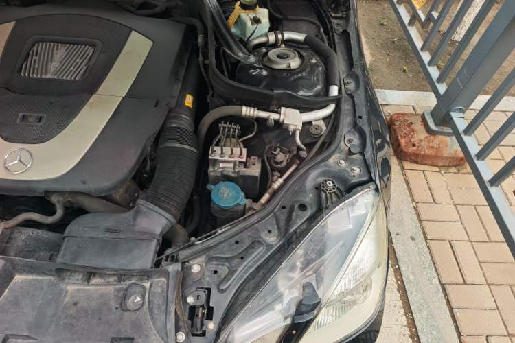 Used Mercedes-Benz E-Class 2012 E 300 L Elegant Model Engine Bay Left