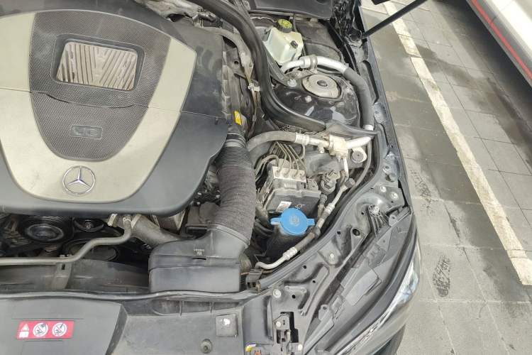 Used Mercedes-Benz E-Class 2012 E 300 L Elegant Model Engine Bay Left