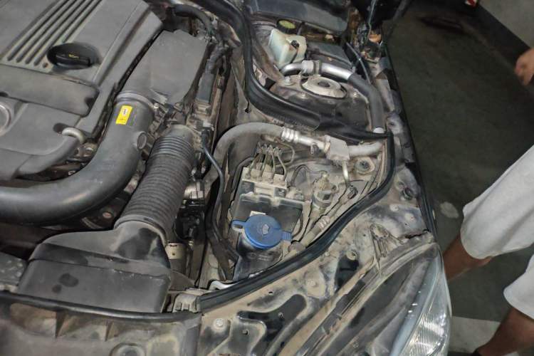 Used Mercedes-Benz E-Class 2012 E 200 L CGI Elegant Model Engine Bay Left