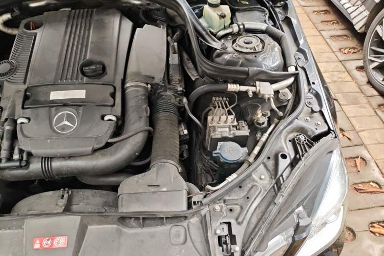 Used Mercedes-Benz E-Class 2012 E 260 L CGI Fashion Model Engine Bay Left