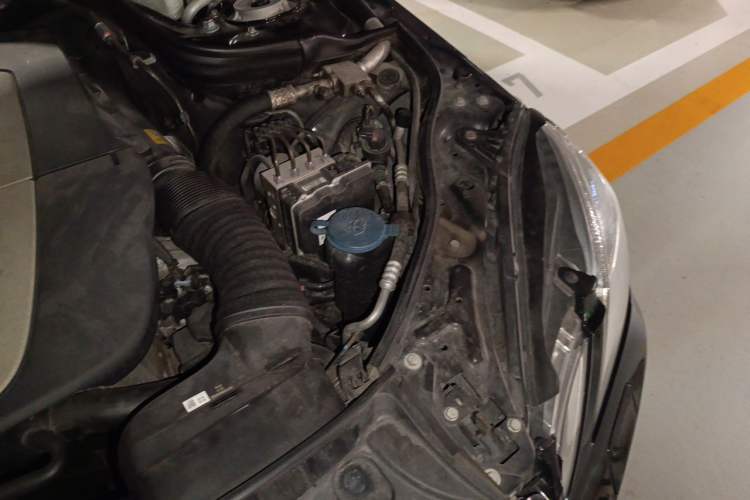 Used Mercedes-Benz E-Class 2012 E 300 L Stylish Luxury Model Engine Bay Left