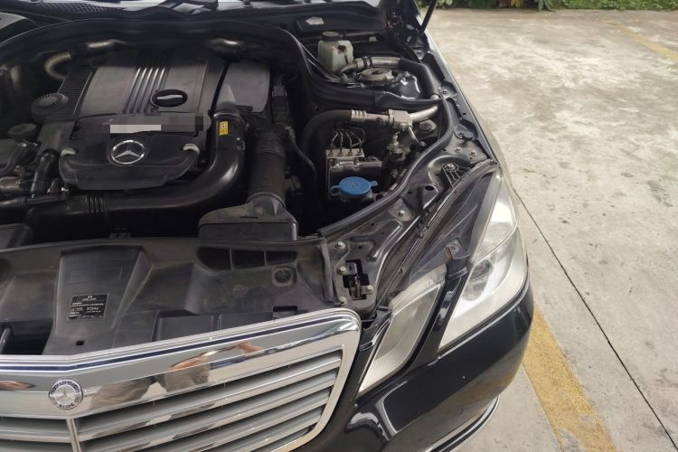 Used Mercedes-Benz E-Class 2012 E 260 L CGI Fashion Model Engine Bay Left