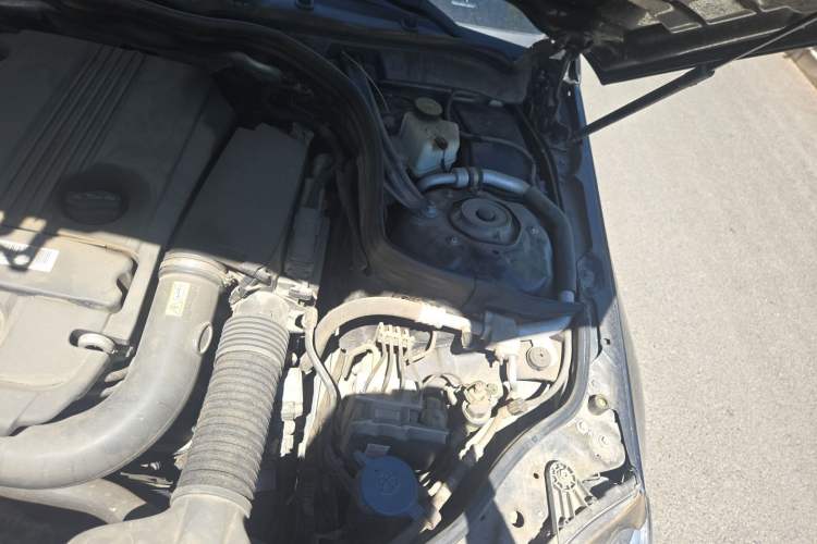 Used Mercedes-Benz E-Class 2012 E 260 L CGI Fashion Model Engine Bay Left