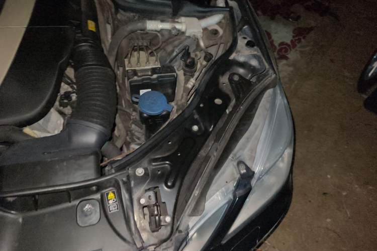 Used Mercedes-Benz E-Class 2012 E 300 L Elegant Model Engine Bay Left