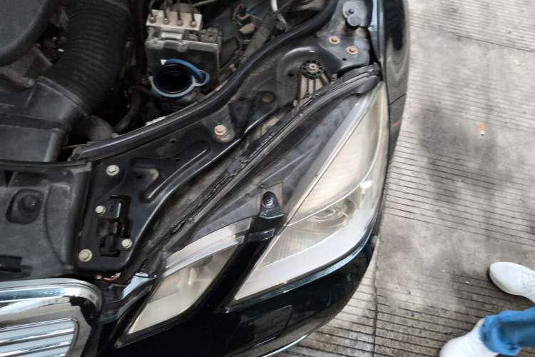 Used Mercedes-Benz E-Class 2012 E 300 L Elegant Model Engine Bay Left