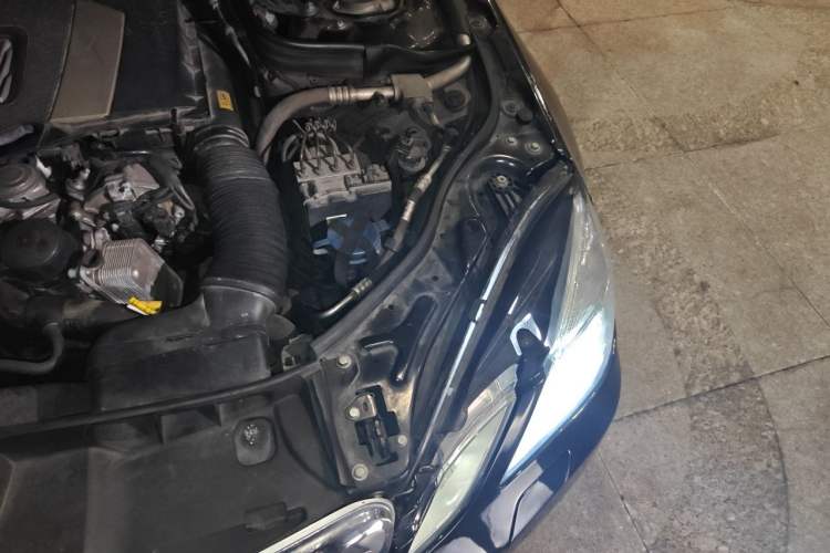 Used Mercedes-Benz E-Class 2012 E 300 L Elegant Model Engine Bay Left