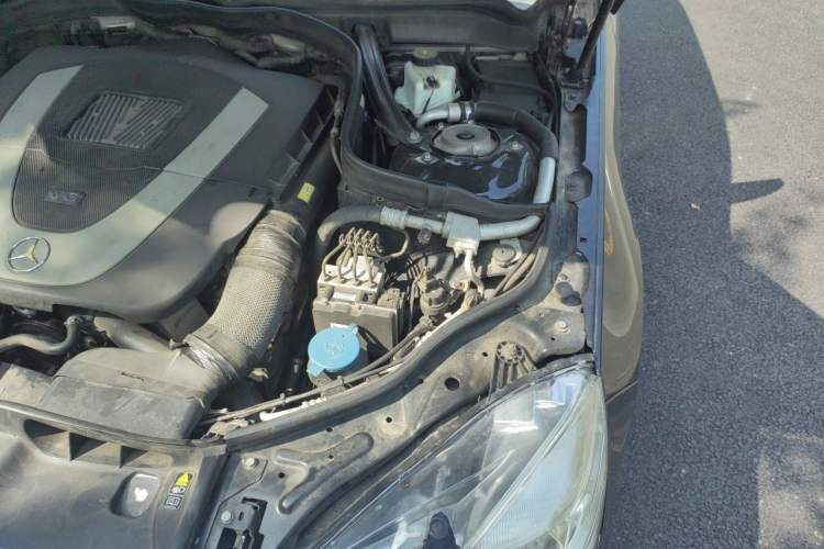 Used Mercedes-Benz E-Class 2012 E 300 L Elegant Model Engine Bay Left