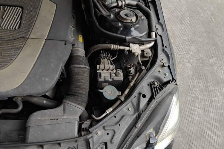 Used Mercedes-Benz E-Class 2012 E 300 L Elegant Model Engine Bay Left