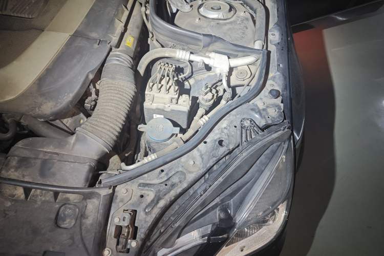 Used Mercedes-Benz E-Class 2012 E 300 L Elegant Model Engine Bay Left