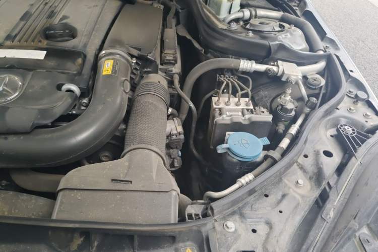 Used Mercedes-Benz E-Class 2012 E 260 L CGI Fashion Model Engine Bay Left