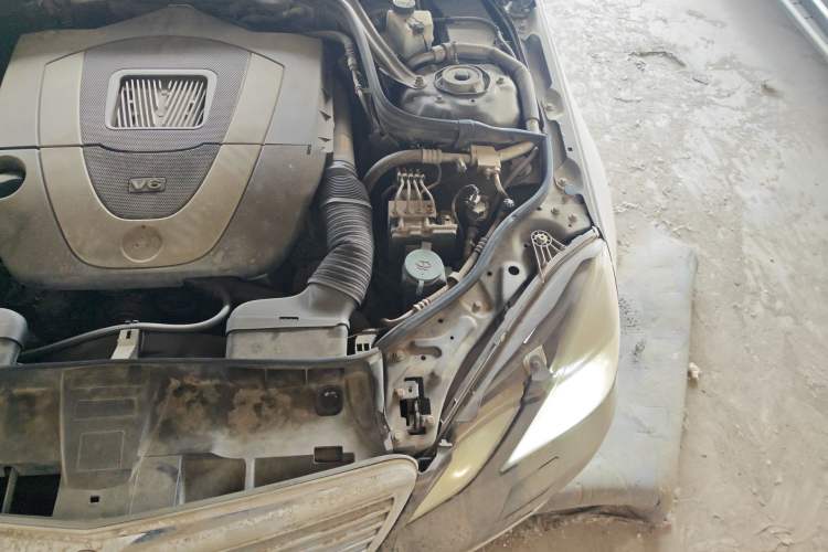 Used Mercedes-Benz E-Class 2012 E 300 L Elegant Model Engine Bay Left