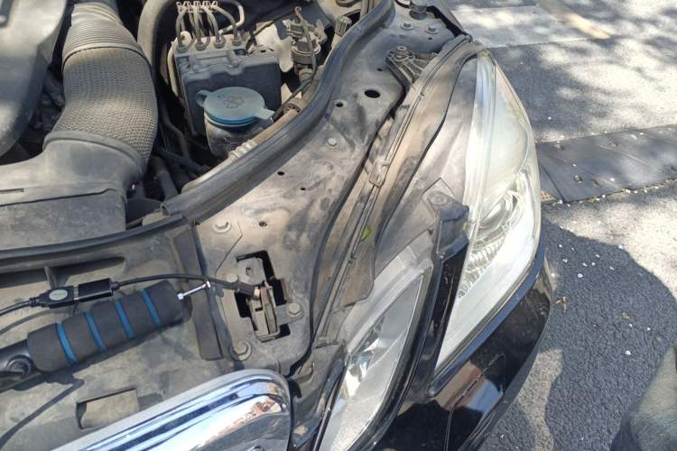 Used Mercedes-Benz E-Class 2012 E 300 L Elegant Model Engine Bay Left