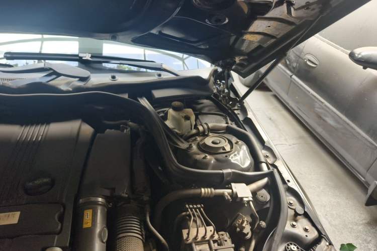Used Mercedes-Benz E-Class 2012 E 260 L CGI Fashion Model Engine Bay Left