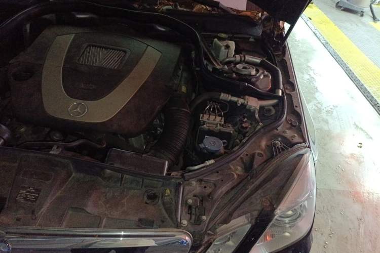 Used Mercedes-Benz E-Class 2012 E 300 L Elegant Model Engine Bay Left