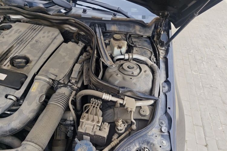 Used Mercedes-Benz E-Class 2012 E 260 L CGI Fashion Model Engine Bay Left