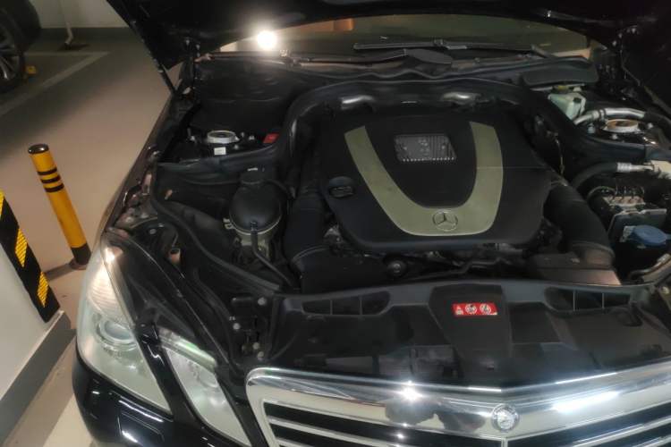 Used Mercedes-Benz E-Class 2012 E 300 L Fashion Model Engine Bay Right