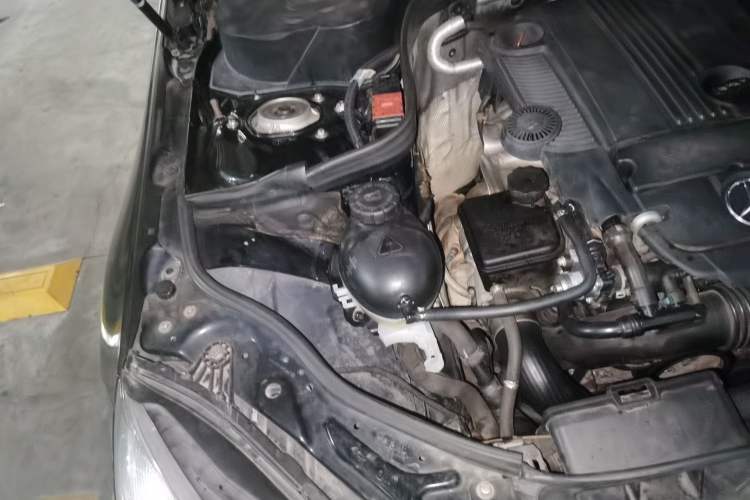 Used Mercedes-Benz E-Class 2012 E 200 L CGI Elegant Model Engine Bay Right