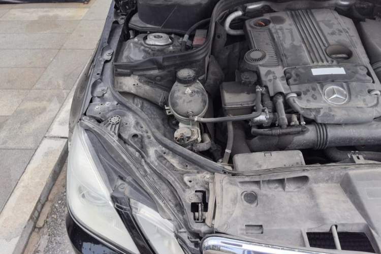 Used Mercedes-Benz E-Class 2012 E 260 L CGI Fashion Model Engine Bay Right