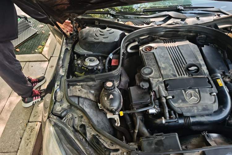 Used Mercedes-Benz E-Class 2012 E 260 L CGI Fashion Model Engine Bay Right