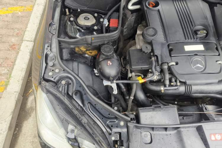 Used Mercedes-Benz E-Class 2012 E 260 L CGI Fashion Model Engine Bay Right