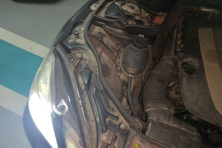 Used Mercedes-Benz E-Class 2012 E 300 L Elegant Model Engine Bay Right