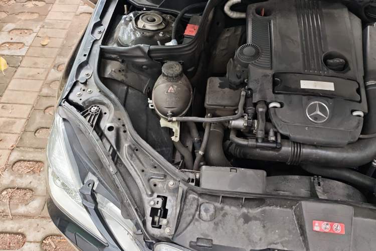 Used Mercedes-Benz E-Class 2012 E 260 L CGI Fashion Model Engine Bay Right