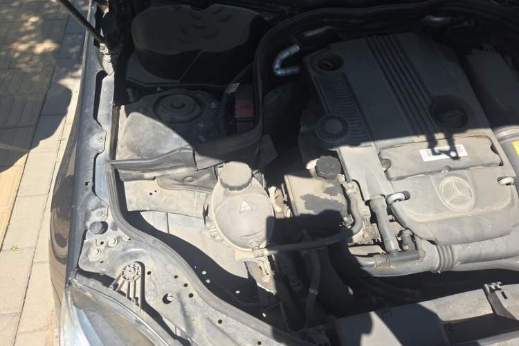 Used Mercedes-Benz E-Class 2012 E 260 L CGI Fashion Model Engine Bay Right