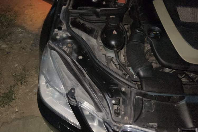Used Mercedes-Benz E-Class 2012 E 300 L Elegant Model Engine Bay Right