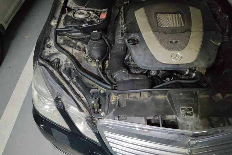 Used Mercedes-Benz E-Class 2012 E 300 L Elegant Model Engine Bay Right