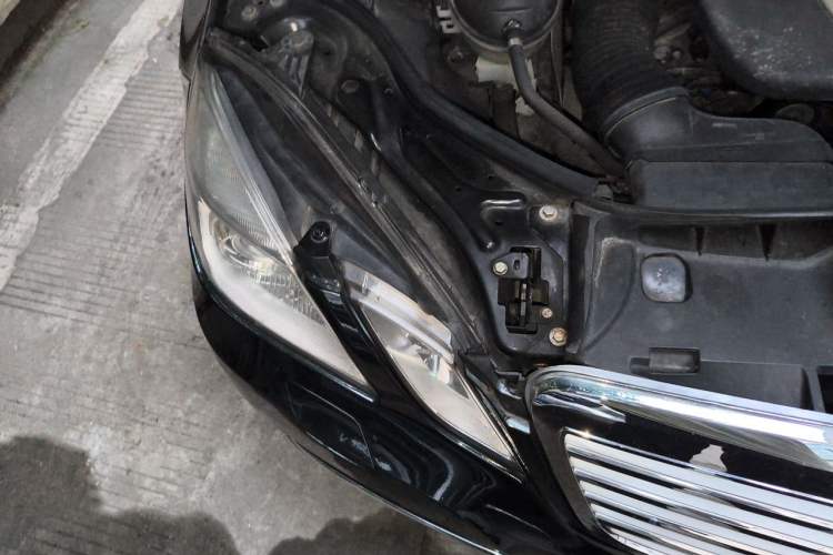 Used Mercedes-Benz E-Class 2012 E 300 L Elegant Model Engine Bay Right