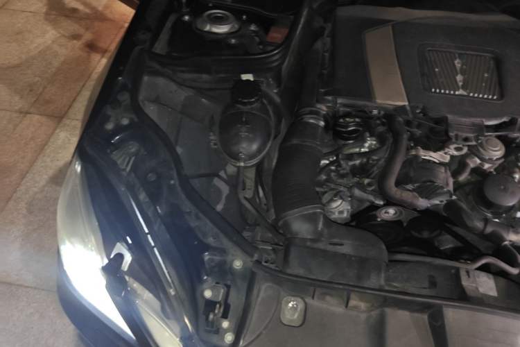 Used Mercedes-Benz E-Class 2012 E 300 L Elegant Model Engine Bay Right