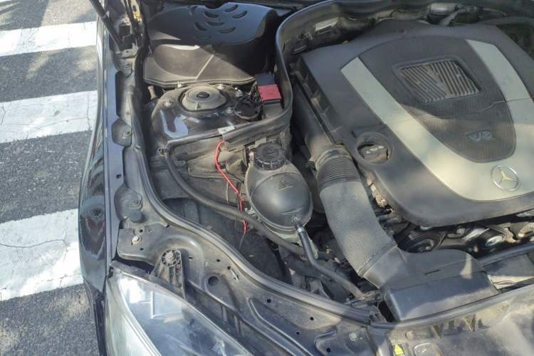 Used Mercedes-Benz E-Class 2012 E 300 L Elegant Model Engine Bay Right