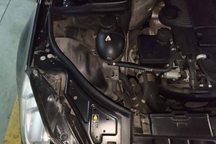 Used Mercedes-Benz E-Class 2012 E 260 CGI Convertible Engine Bay Right
