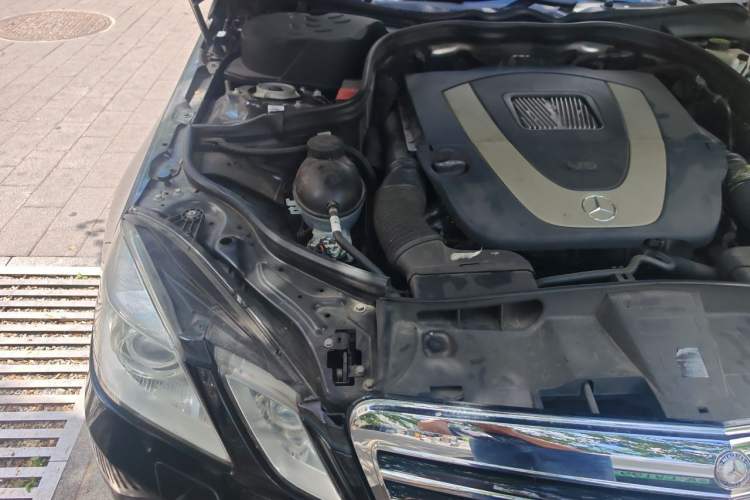 Used Mercedes-Benz E-Class 2012 E 300 L Fashion Model Engine Bay Right