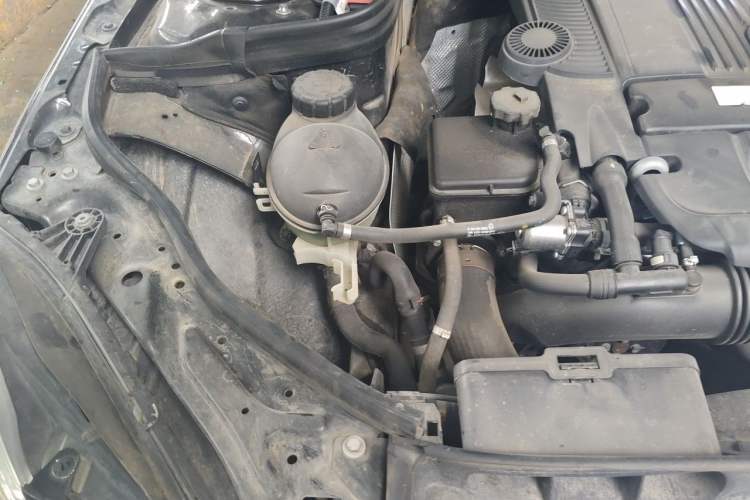 Used Mercedes-Benz E-Class 2012 E 260 L CGI Fashion Model Engine Bay Right