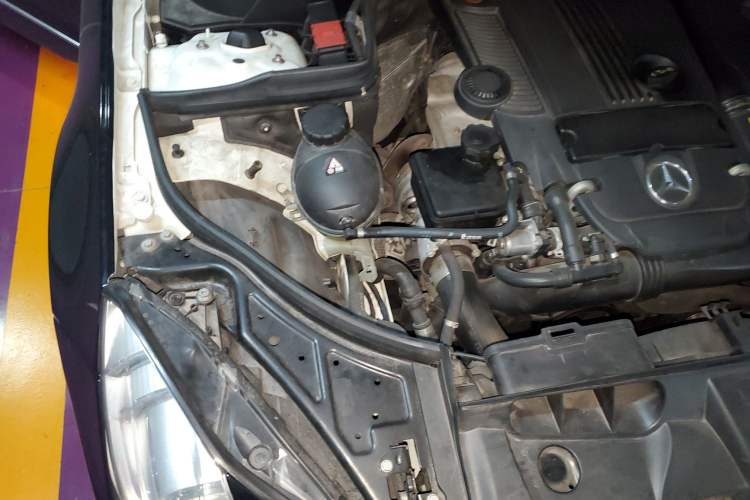 Used Mercedes-Benz E-Class 2012 E 200 CGI Coupe Engine Bay Right