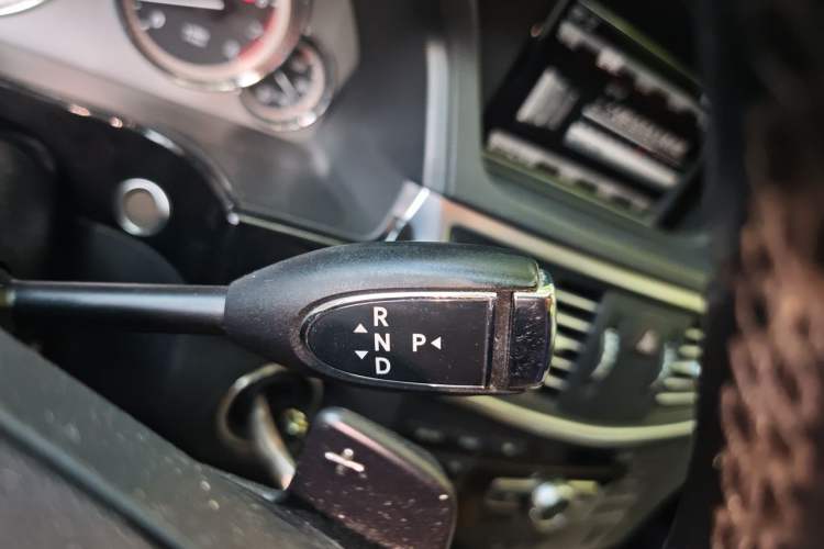 Used Mercedes-Benz E-Class 2012 E 260 L CGI Fashion Model Gear Lever