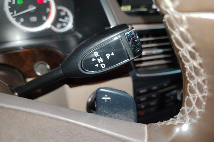 Used Mercedes-Benz E-Class 2012 E 200 L CGI Elegant Model Gear Lever