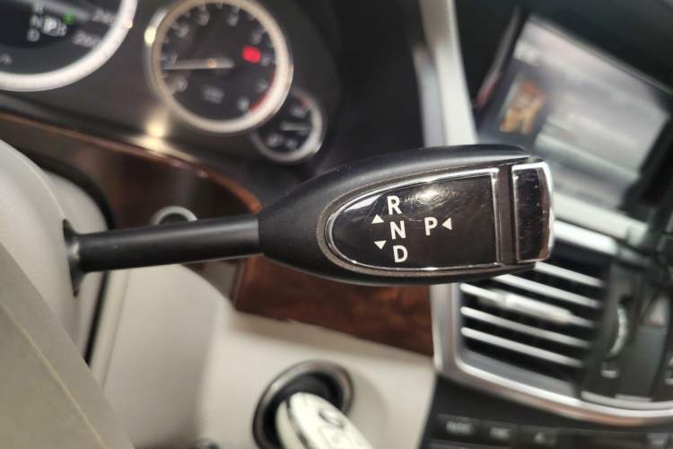 Used Mercedes-Benz E-Class 2012 E 260 L CGI Fashion Model Gear Lever