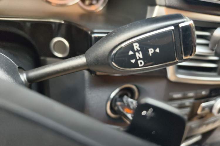 Used Mercedes-Benz E-Class 2012 E 260 L CGI Fashion Model Gear Lever
