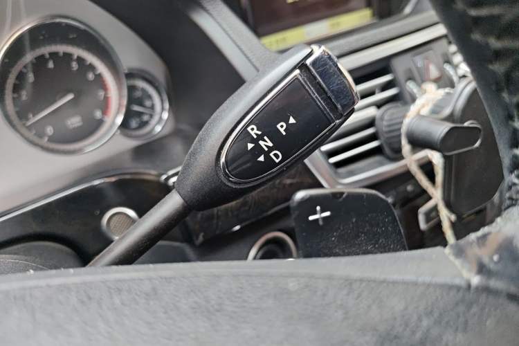 Used Mercedes-Benz E-Class 2012 E 260 L CGI Fashion Model Gear Lever
