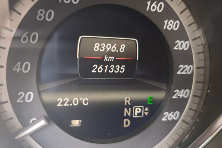 Used Mercedes-Benz E-Class 2012 E 260 L CGI Fashion Model Odometer Close Up