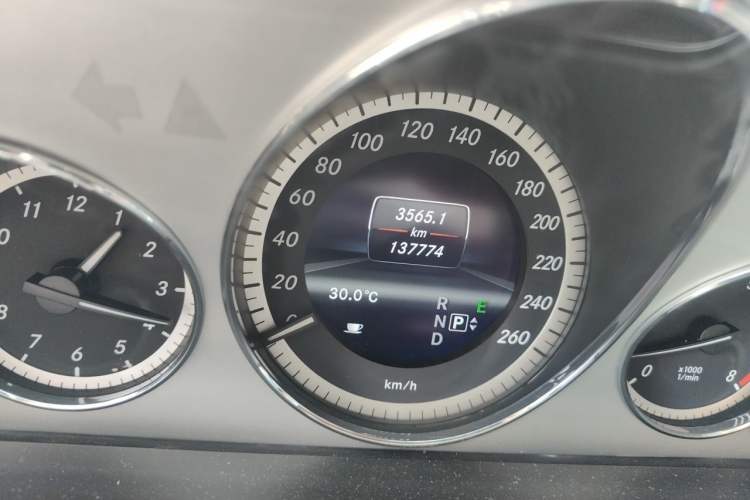 Used Mercedes-Benz E-Class 2012 E 260 L CGI Fashion Model Odometer Close Up