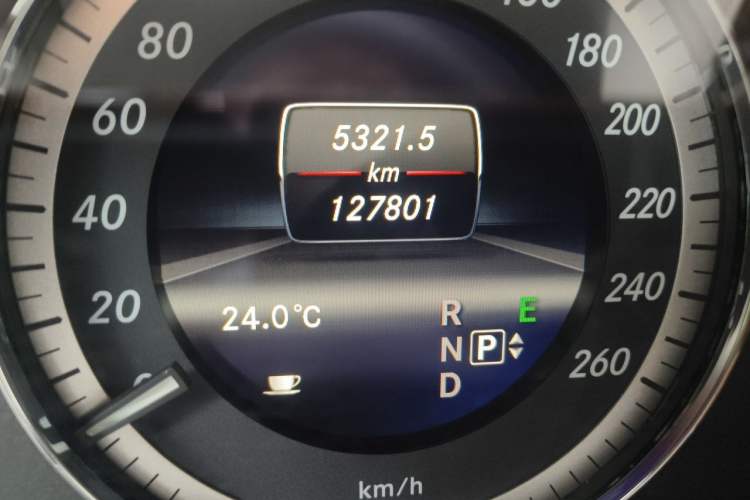 Used Mercedes-Benz E-Class 2012 E 260 L CGI Fashion Model Odometer Close Up