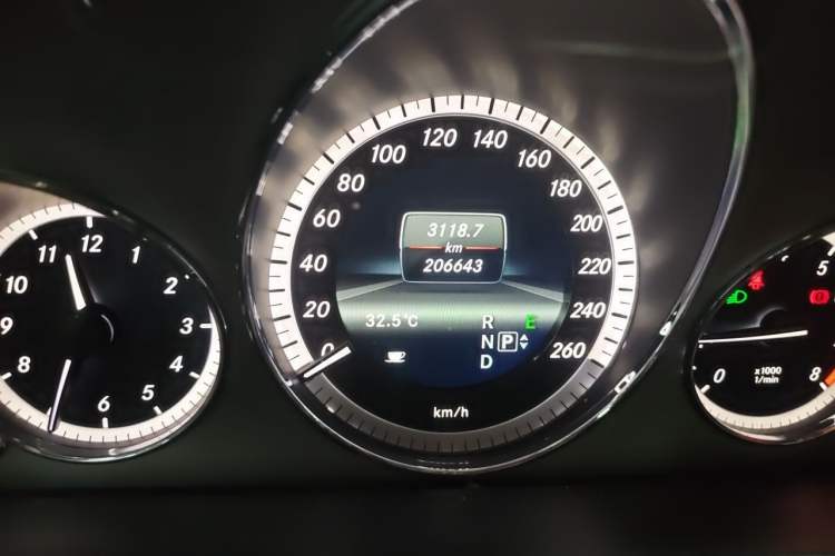 Used Mercedes-Benz E-Class 2012 E 300 L Fashion Model Odometer Close Up